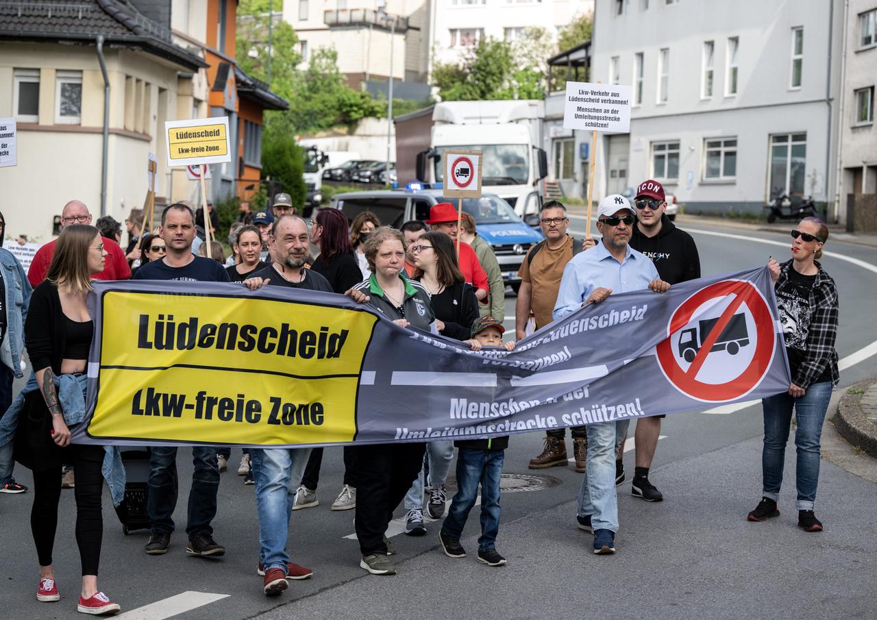 Demo gegen die Belastung durch A45-Sperrung