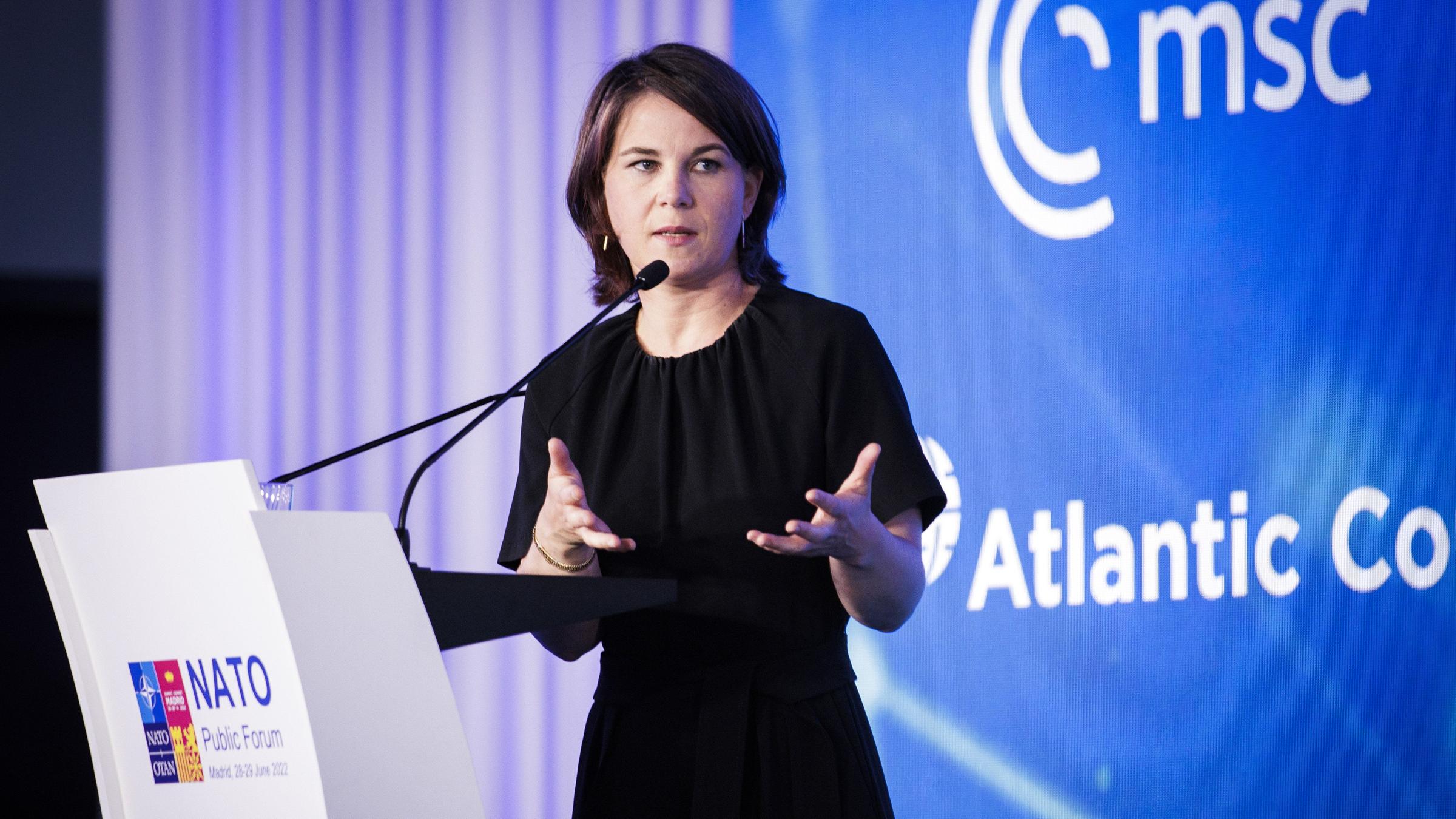 Bundesaussenministerin Annalena Baerbock beim NATO Public Forum Ende Juni 2022 in Madrid zum Thema "Steigende Temperaturen, Steigende Spannungen: Klimawandel und Allianzsicherheit".