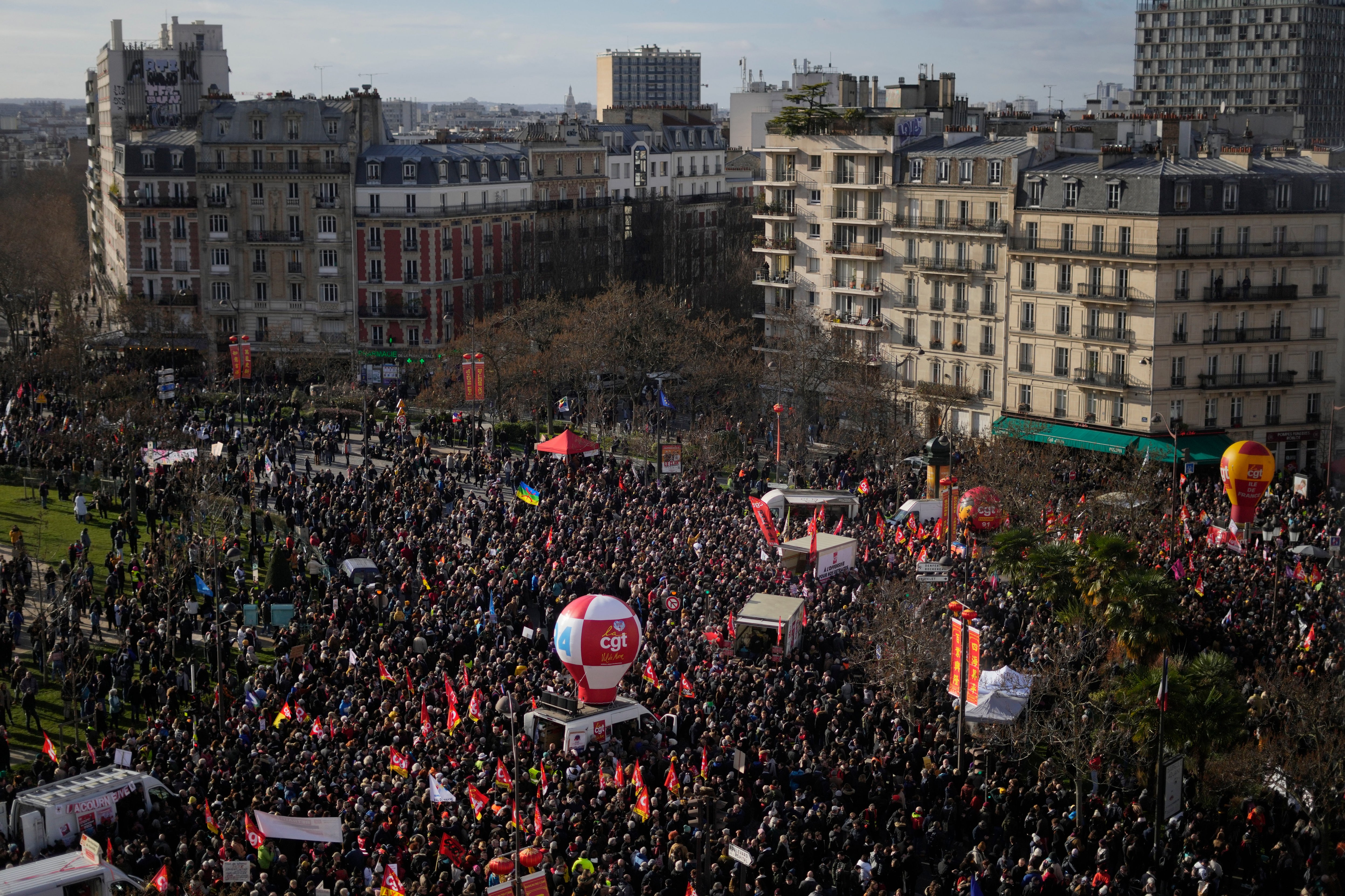 Frankreich - Proteste gegen Rentenreform legen öffentliches Leben lahm