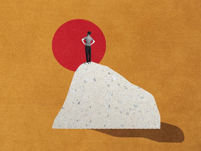 Eine Illustration zeigt einen Mann, der auf einem Hügel steht und in einen sonnenartigen, roten Kreis schaut.