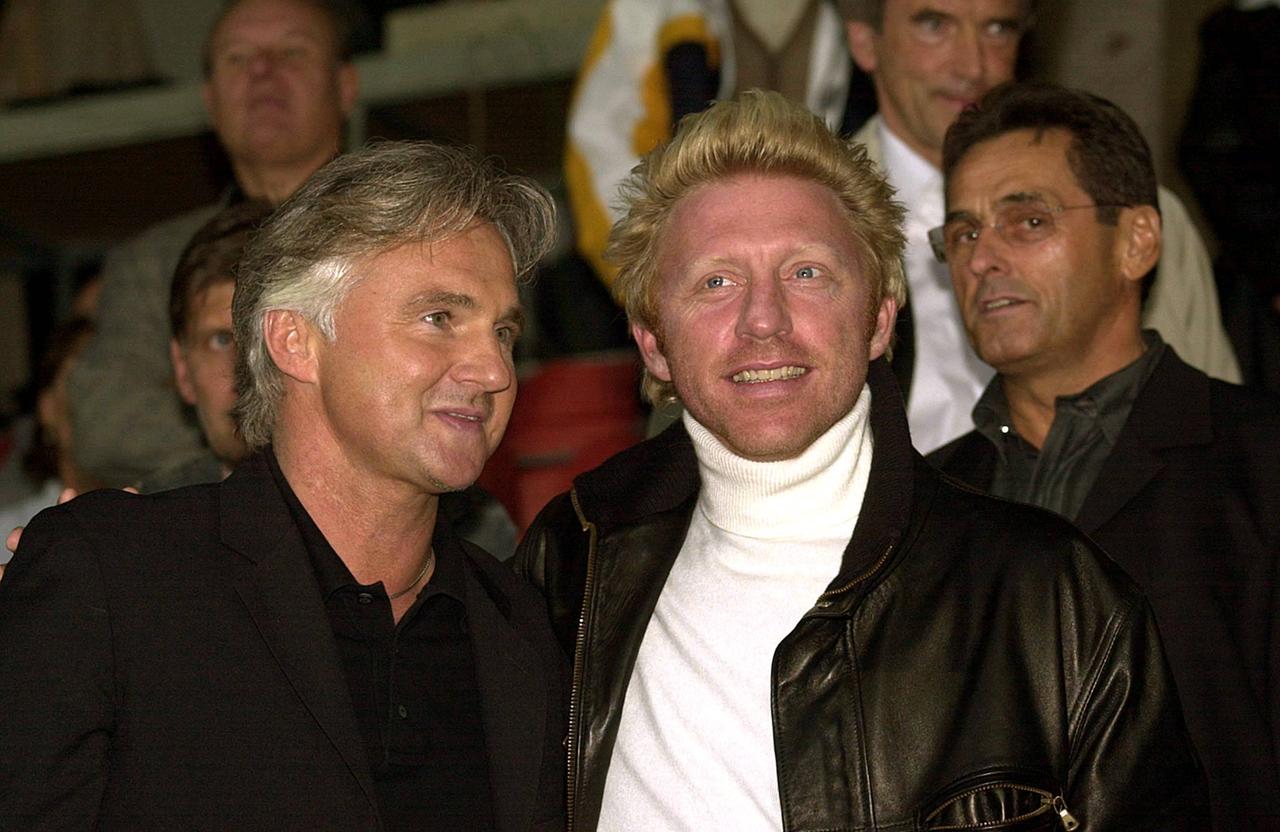 Auch Boris Becker  (rechts) ist gekommen um Präsident Helmut Spikker (LR Ahlen) zum 45. Geburtstag zu gratulieren
