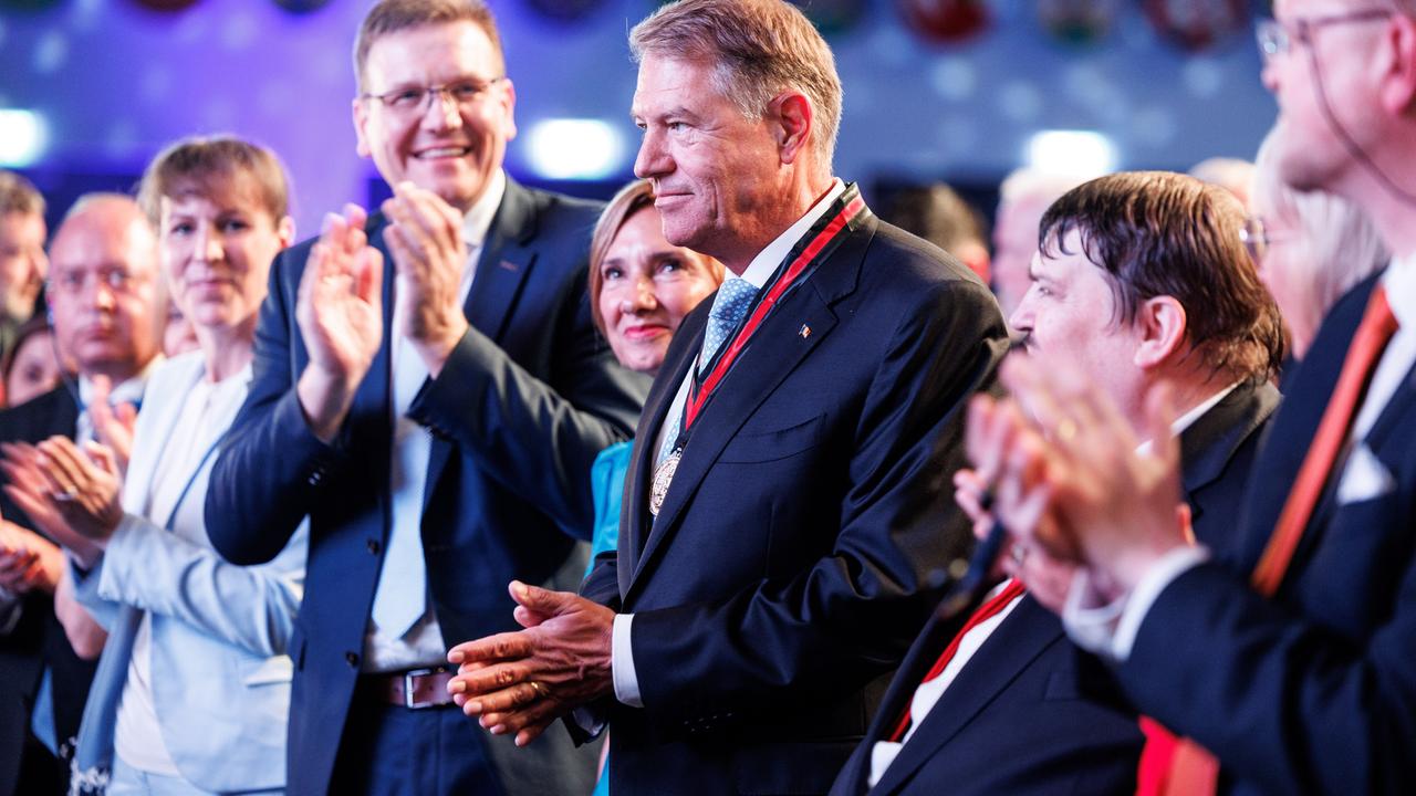 Klaus Werner Johannis, Präsident von Rumänien (mitte)
