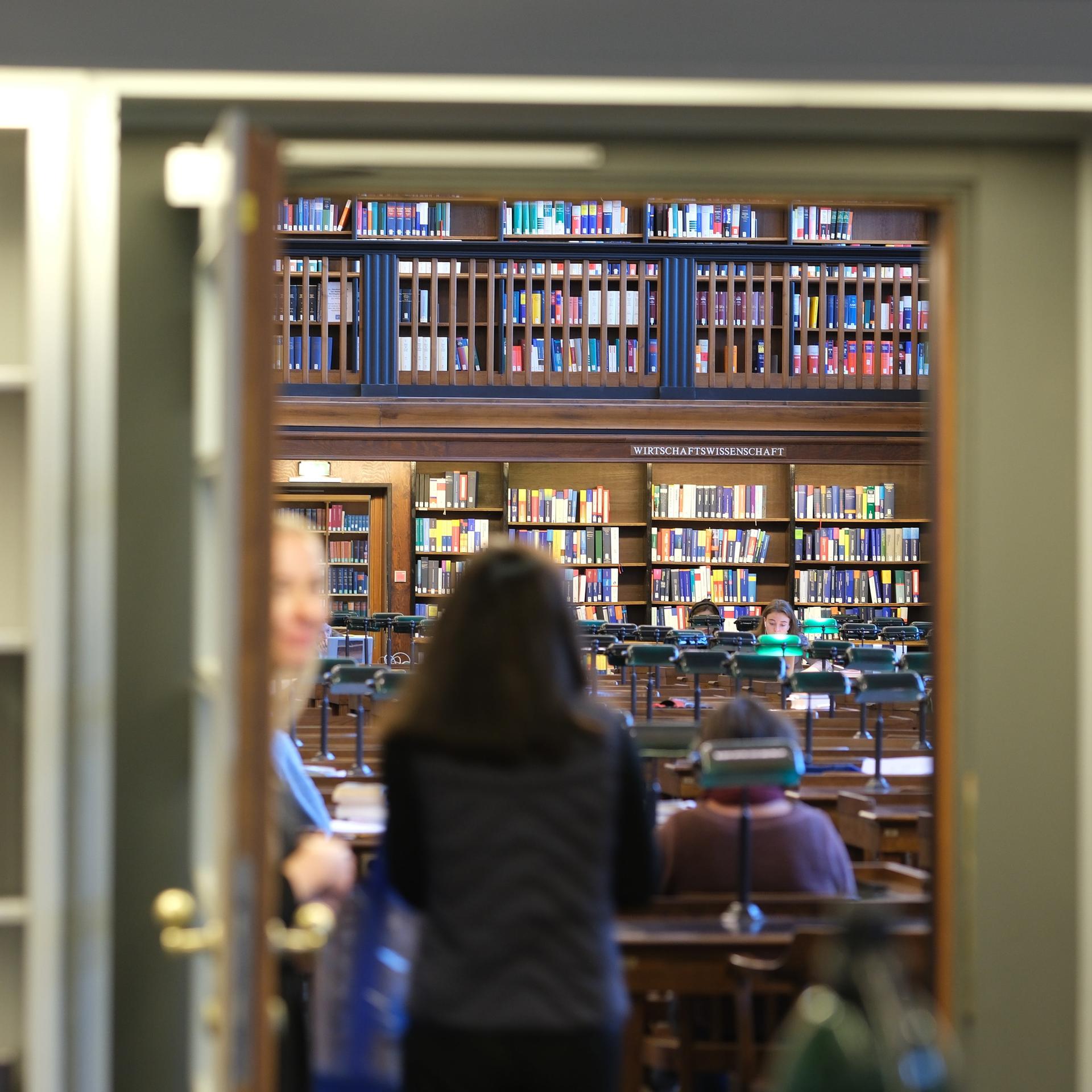 Das stille Sterben der Bibliotheken – Mehr Geld für Bücher!