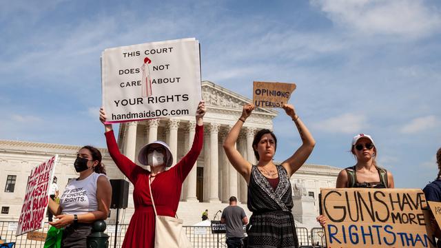 Frauen vor dem US-Supreme Court protestieren gegen geplante Änderungen an dem Recht auf Abtreibung.