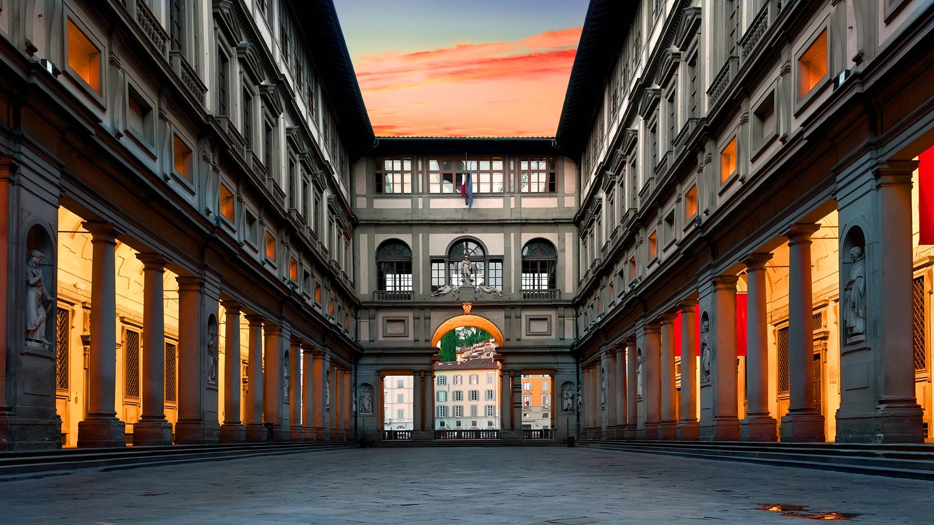 Der Innenhof der Uffizien in Florenz. Der Innenhof der Uffizien in Florenz.