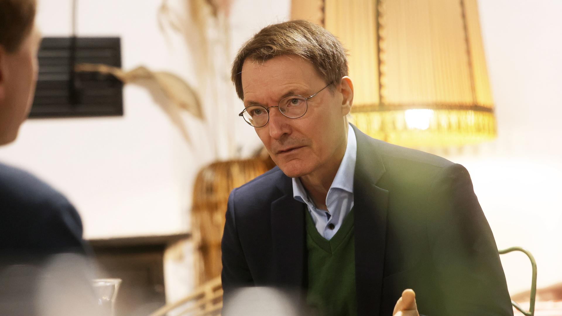 Bundesgesundheitsminister Karl Lauterbach (SPD) rechnet mit einer Mehrheit für allgemeine Corona-Impfpflicht.
Bundesgesundheitsminister Karl Lauterbach (SPD) rechnet mit einer Mehrheit für allgemeine Corona-Impfpflicht.
