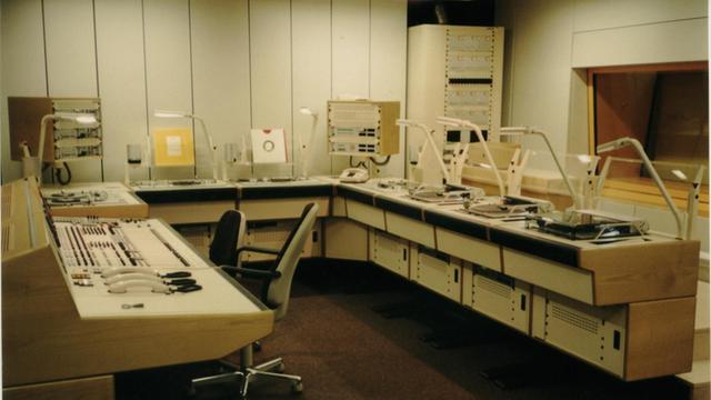 Blick ins Innere eines Studios im Kölner Funkhaus des Deutschlandfunk anno 1994 Blick ins Innere eines Studios im Kölner Funkhaus des Deutschlandfunk anno 1994
