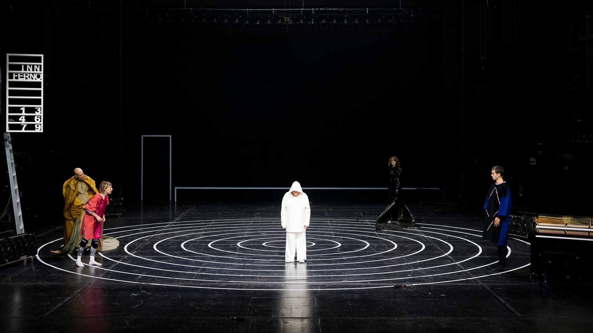 Berliner Theatertreffen - Theaterstück "Das neue Leben" Berliner Theatertreffen - Theaterstück "Das neue Leben"
