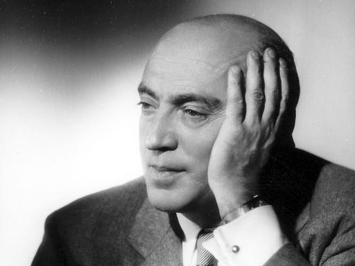 Max Ophüls auf einem historischen Porträtfoto in schwarz-weiß.
