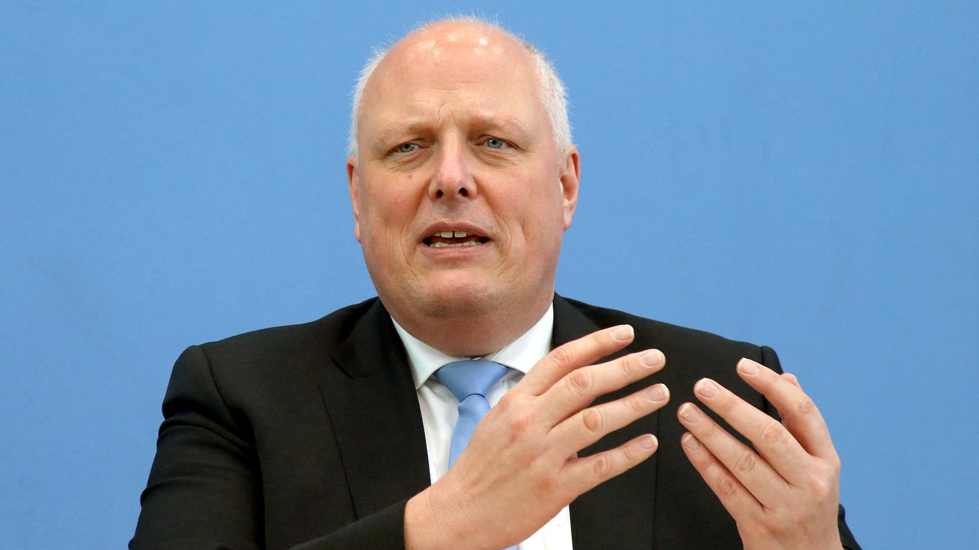 Berlin: Ulrich Kelber (SPD), Bundesbeauftragter für den Datenschutz und die Informationsfreiheit, nimmt an der Vorstellung des Tätigkeitsbericht für Datenschutz vor der Bundespressekonferenz teil. Berlin: Ulrich Kelber (SPD), Bundesbeauftragter für den Datenschutz und die Informationsfreiheit, nimmt an der Vorstellung des Tätigkeitsbericht für Datenschutz vor der Bundespressekonferenz teil.