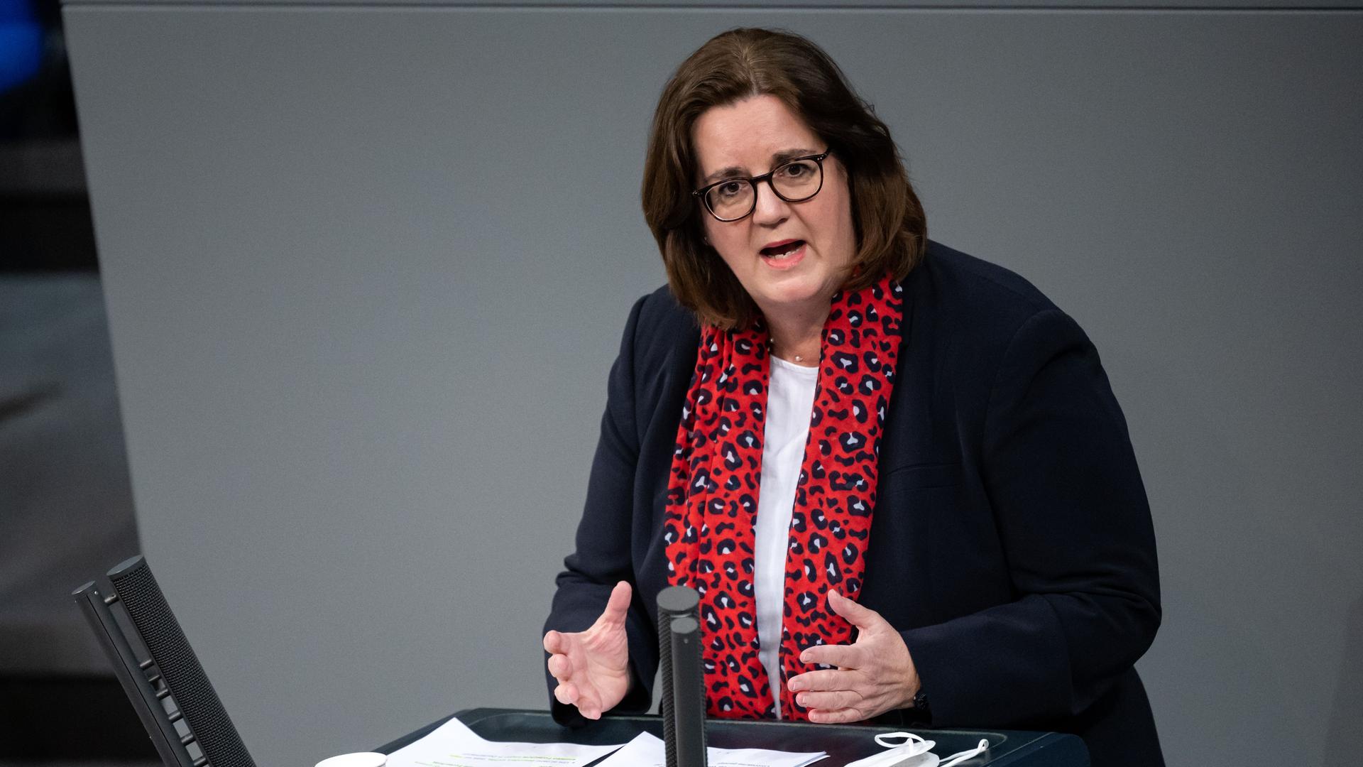 Kerstin Griese (SPD), Parlamentarische Staatssekretärin im Bundesministerium für Arbeit und Soziales, spricht während der dreitägigen Debatte über die Politik der Ampel-Koalition im Bundestag. Kerstin Griese (SPD), Parlamentarische Staatssekretärin im Bundesministerium für Arbeit und Soziales, spricht während der dreitägigen Debatte über die Politik der Ampel-Koalition im Bundestag.