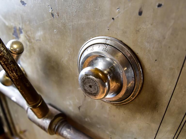 Wer hat den Safe aus der Villa in Vermont gestohlen?