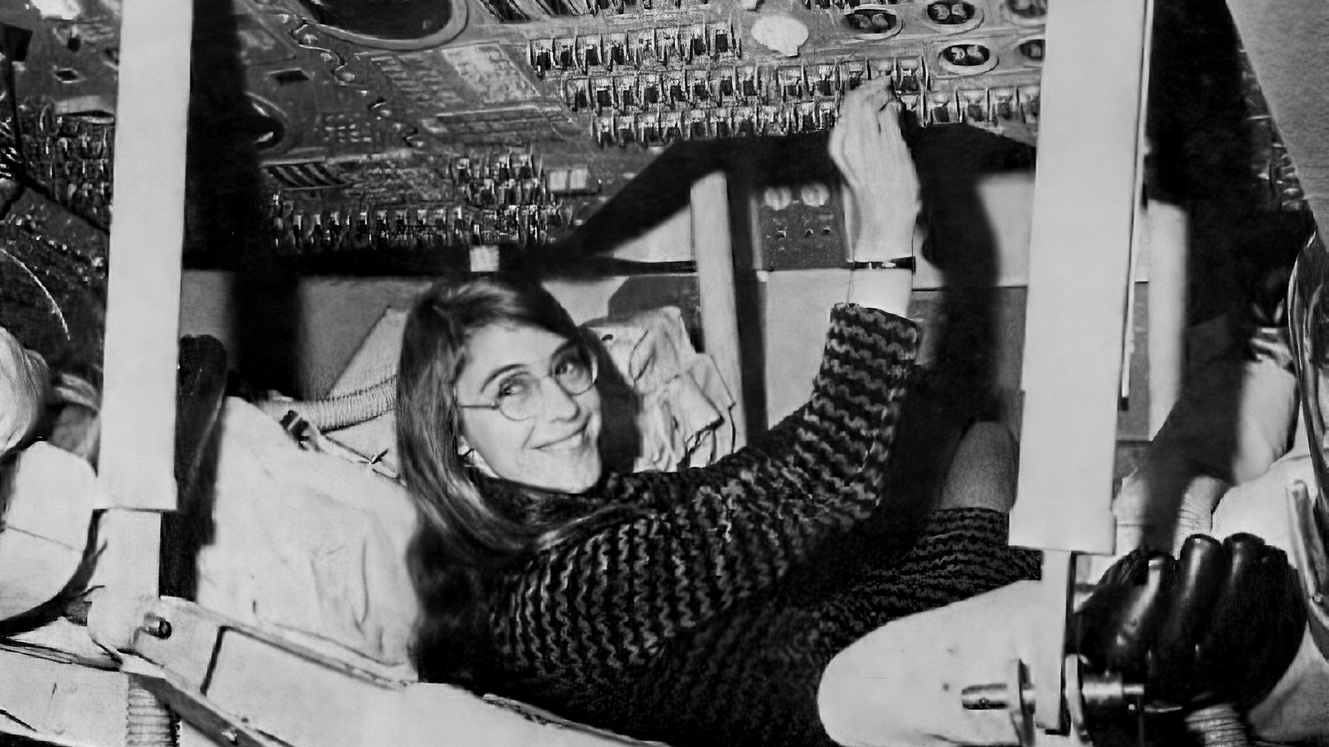 Margaret Hamilton, Leiterin der Softwareentwicklungsabteilung für die Apollo-Mission. Margaret Hamilton, Leiterin der Softwareentwicklungsabteilung für die Apollo-Mission.