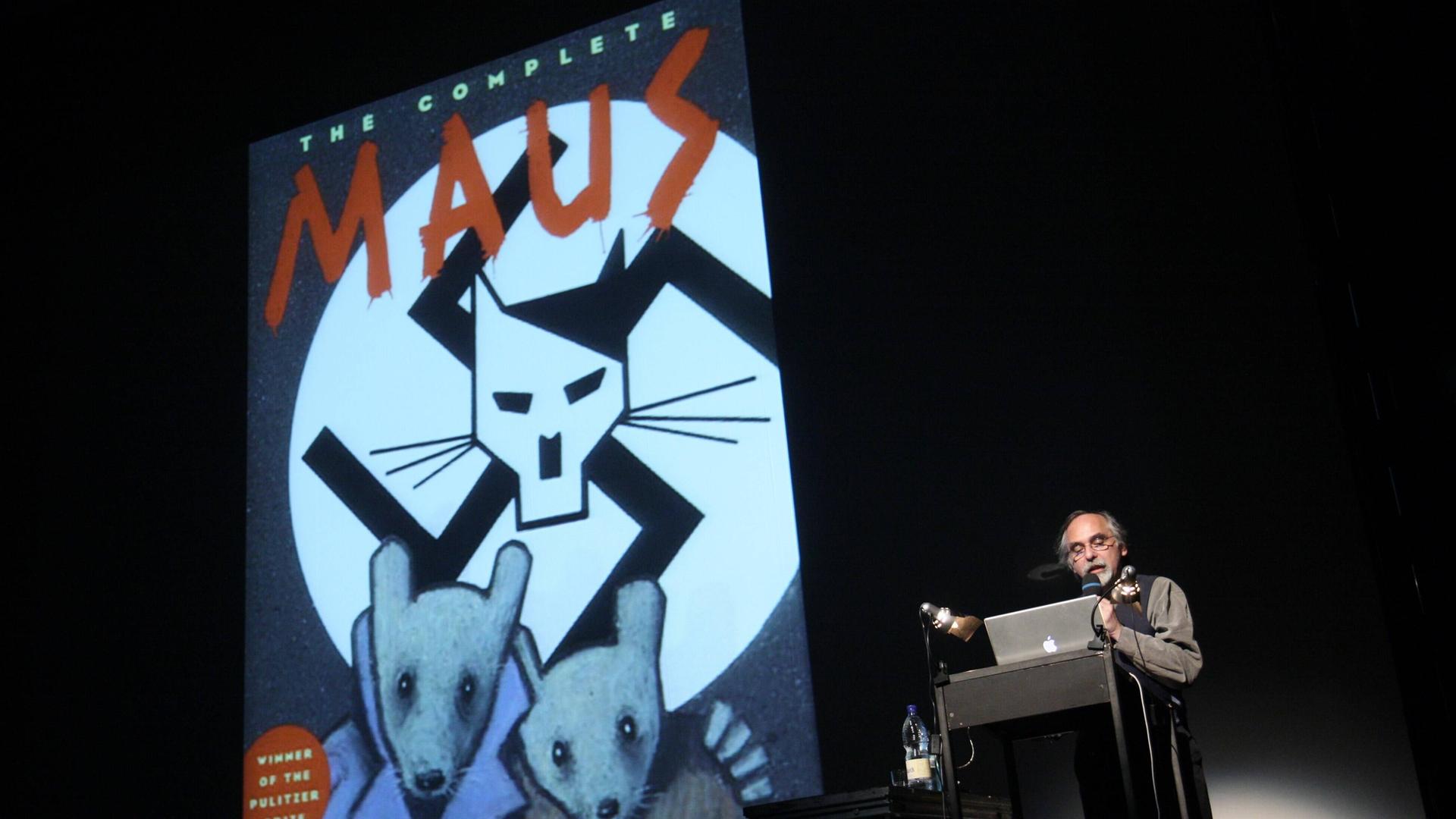 Art Spiegelman bei einer Lesung zu seinem Comic "Maus". Art Spiegelman bei einer Lesung zu seinem Comic "Maus".