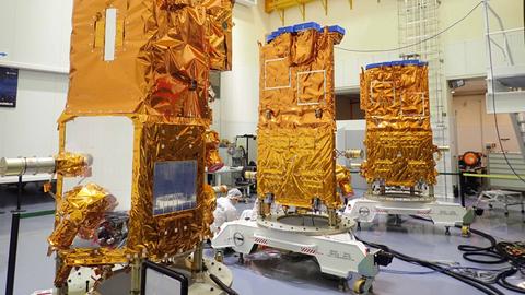 Die drei CERES-Satelliten in der Werkshalle von Airbus Defence and Space