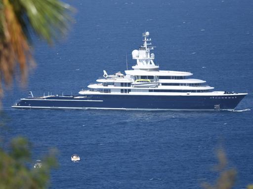 Die Luxusjacht eines russischen Geschäftsmanns vor der türkischen Küste. 