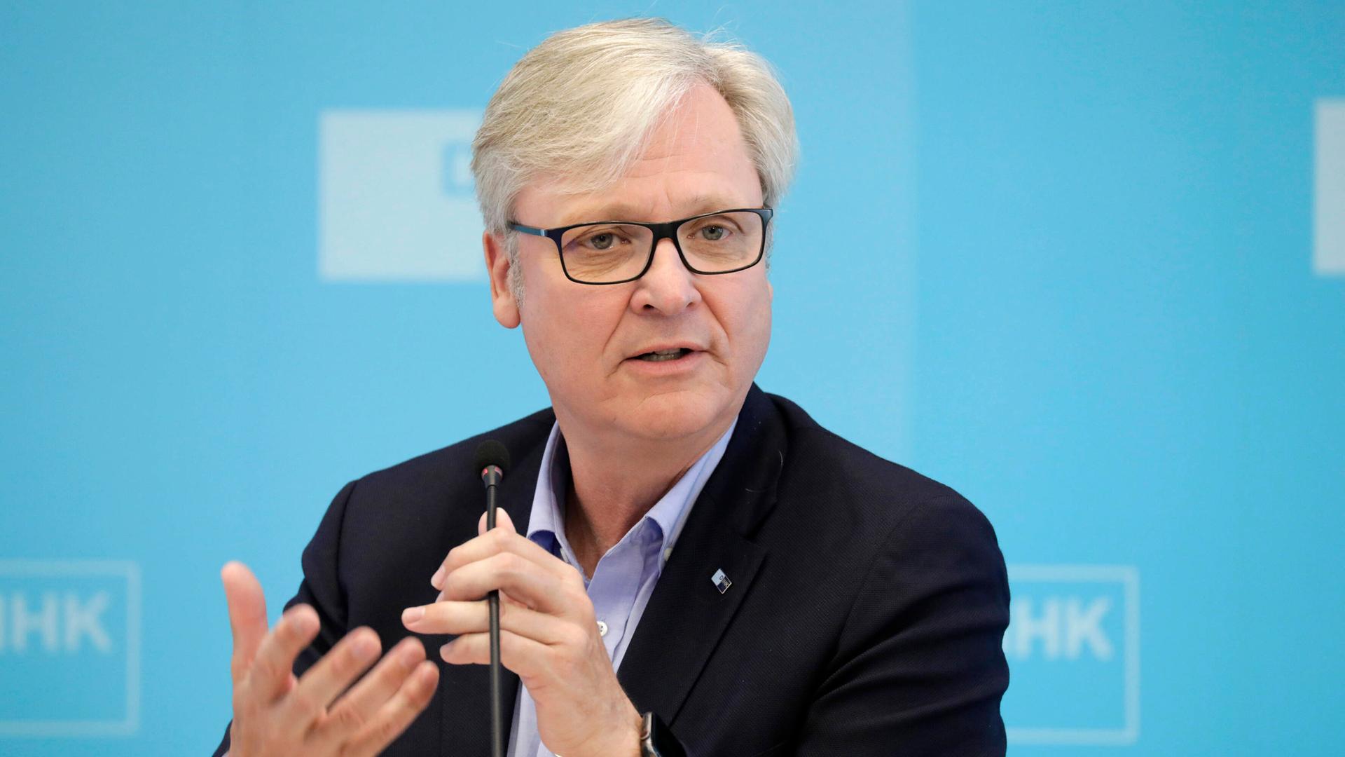 Martin Wansleben, Hauptgeschaeftsfuehrer des DIHK e.V., Pressekonferenz zu Konjunktur-Blitzumfrage Martin Wansleben, Hauptgeschaeftsfuehrer des DIHK e.V., Pressekonferenz zu Konjunktur-Blitzumfrage