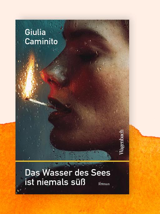 Cover des Romans "Das Wasser des Sees ist niemals süß" von Giulia Caminito vor orangefarbenem Aquarellhintergrund