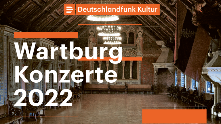 Vor dem Blick in den historischen Raum der Wartburg ist der Schriftzug Wartburg Konzerte 2022 zu lesen.