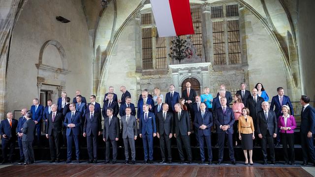 Prag: Staats- und Regierungschefs aus 44 Staaten beim ersten Treffen der neuen europäischen politischen Gemeinschaft 